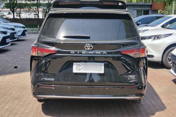 Toyota SIENNA 2024, 13000 км, за 51499 USD