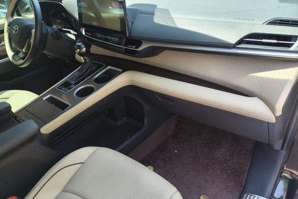 Toyota SIENNA 2024, 13000 км, за 51499 USD - фото 16