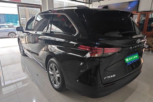 Toyota SIENNA 2024, 22200 км, за 34974 USD