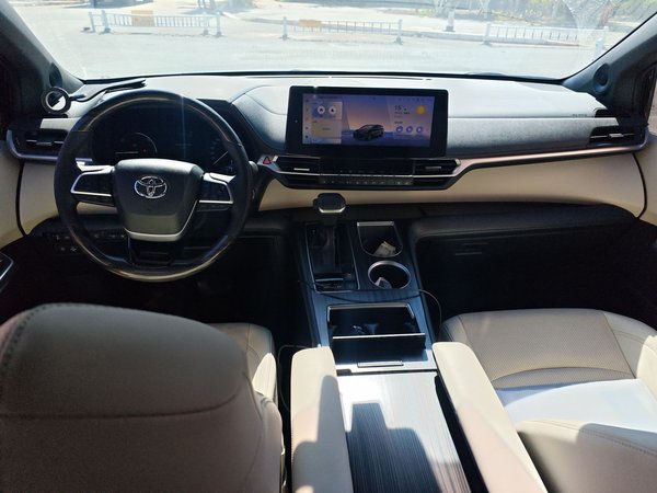 Toyota Sienna 2024, 24800 км, за 45654 USD - фото 10