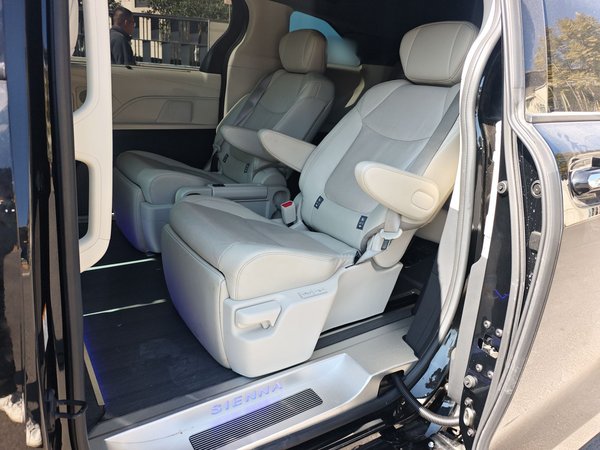 Toyota Sienna 2024, 24800 км, за 45654 USD - фото 18