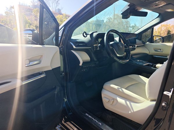 Toyota Sienna 2024, 24800 км, за 45654 USD - фото 17