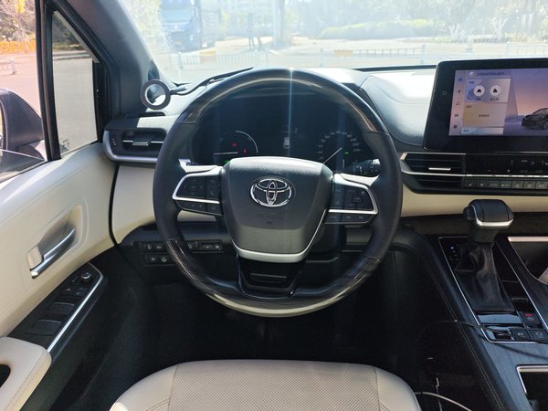 Toyota Sienna 2024, 24800 км, за 45654 USD - фото 11