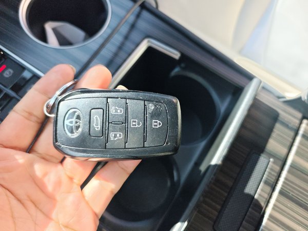 Toyota Sienna 2024, 24800 км, за 45654 USD - фото 9