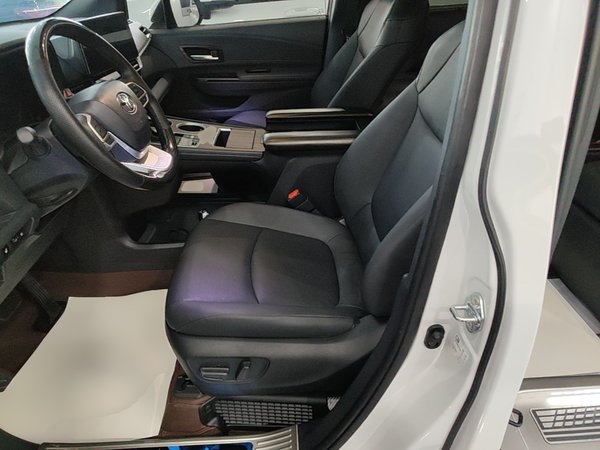 Toyota SIENNA 2024, 40300 км, за 39888 USD - фото 18