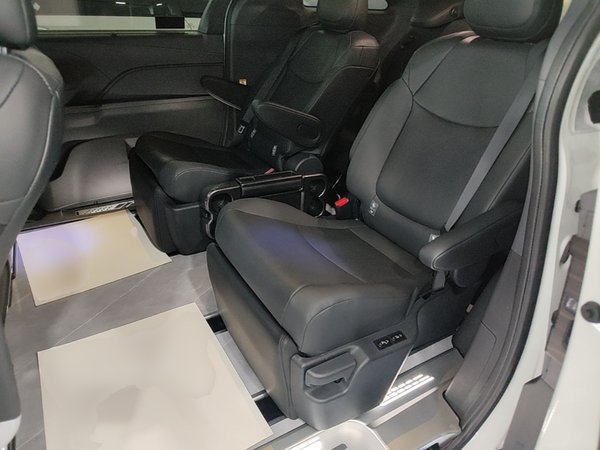 Toyota SIENNA 2024, 40300 км, за 39888 USD - фото 20
