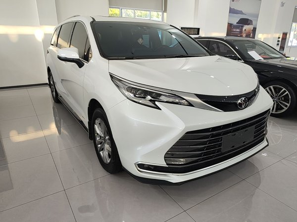 Toyota SIENNA 2024, 40300 км, за 39888 USD
