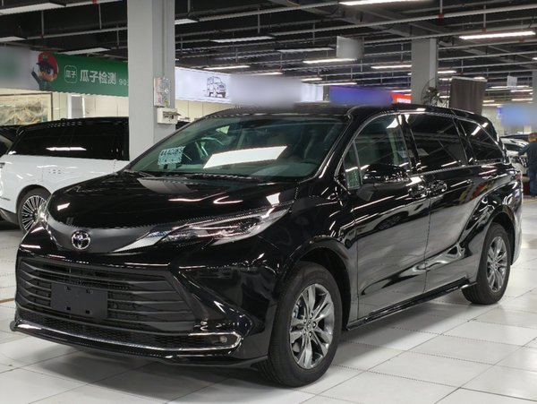 Toyota SIENNA · 2026 год