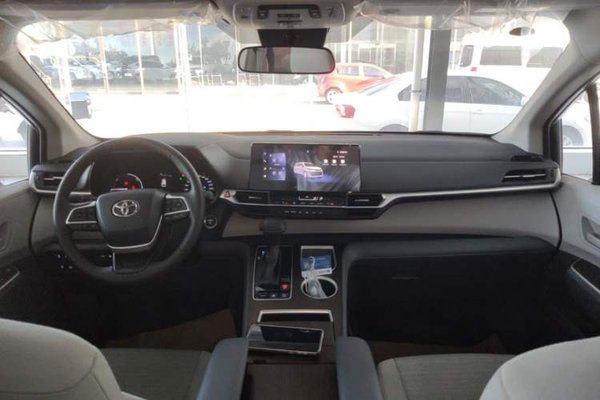Toyota SIENNA 2026, 100 км, за 38667 USD - фото 12