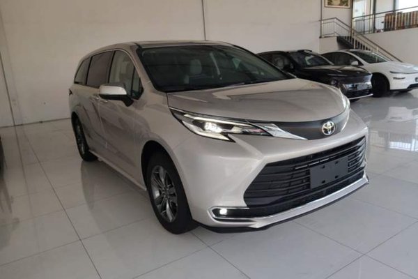 Toyota SIENNA 2026, 100 км, за 38667 USD