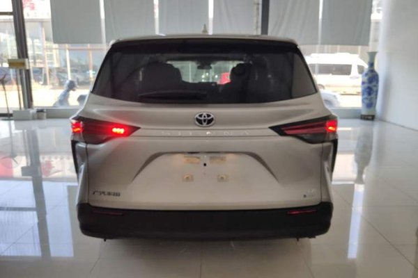 Toyota SIENNA 2026, 100 км, за 38667 USD