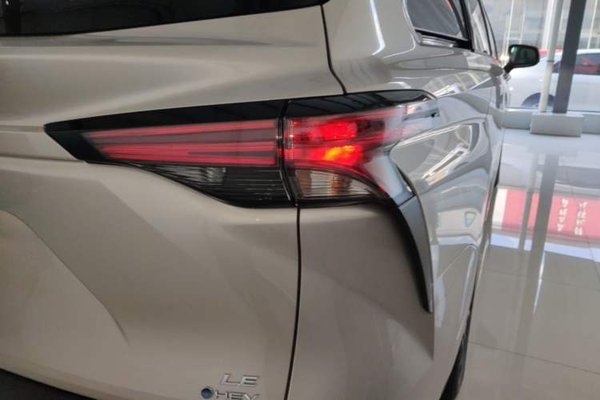 Toyota SIENNA 2026, 100 км, за 38667 USD - фото 9