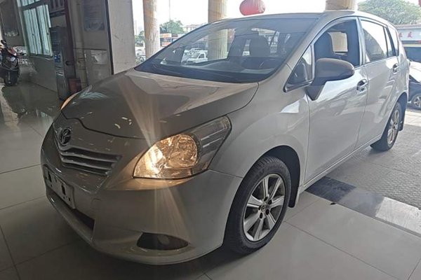 Toyota Verso · 2014 год