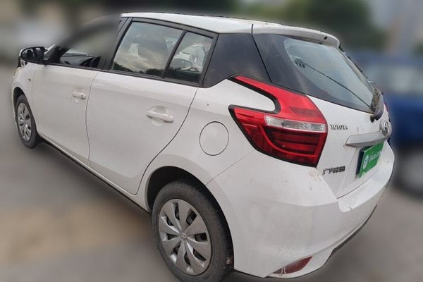 Toyota YARiS L Zhi Xuan 2017, 27300 км, за 6855 USD