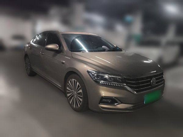 Volkswagen Passat 2019, 73400 км, за 14024 USD