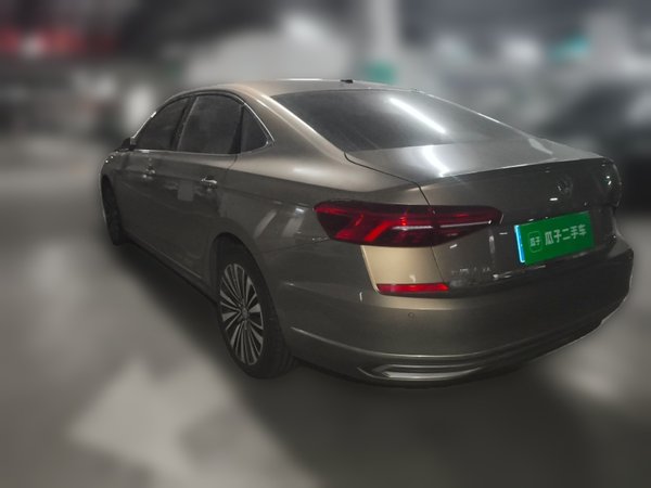 Volkswagen Passat 2019, 73400 км, за 14024 USD