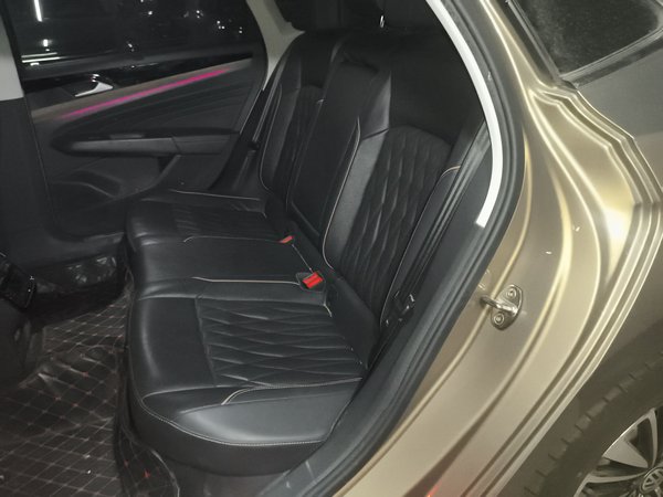 Volkswagen Passat 2019, 73400 км, за 14024 USD - фото 18