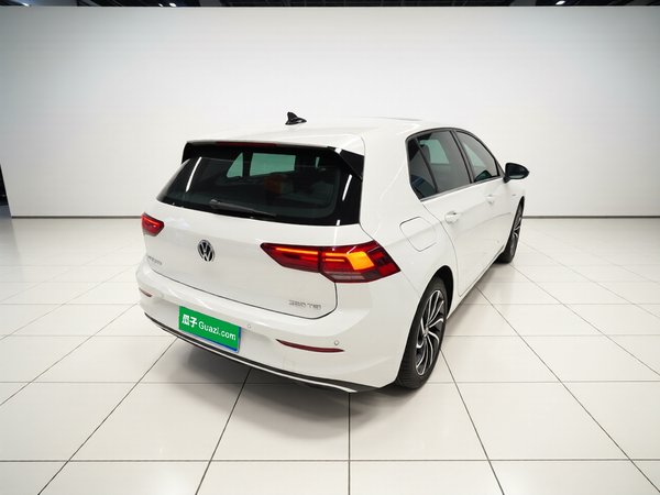 Volkswagen Golf 2021, 68800 км, за 13477 USD