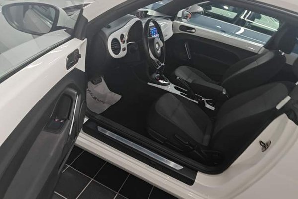 Volkswagen Beetle 2013, 83100 км, за 10574 USD - фото 19