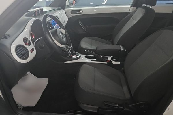 Volkswagen Beetle 2013, 83100 км, за 10574 USD - фото 18