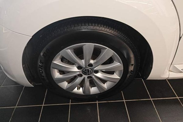 Volkswagen Beetle 2013, 83100 км, за 10574 USD - фото 8