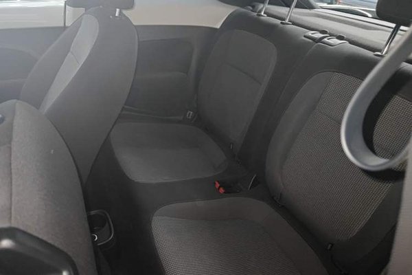 Volkswagen Beetle 2013, 83100 км, за 10574 USD - фото 20