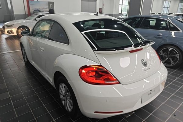 Volkswagen Beetle 2013, 83100 км, за 10574 USD