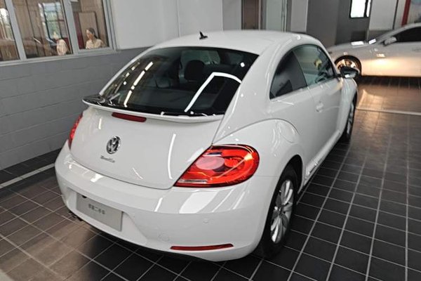 Volkswagen Beetle 2013, 83100 км, за 10574 USD - фото 6