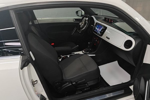 Volkswagen Beetle 2013, 83100 км, за 10574 USD - фото 23