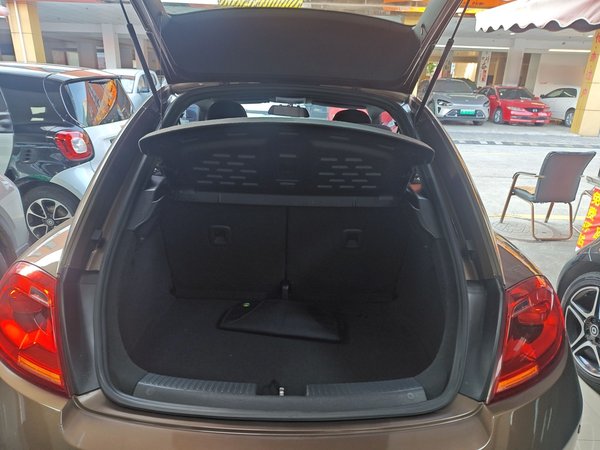 Volkswagen Beetle 2015, 146000 км, за 8704 USD - фото 8