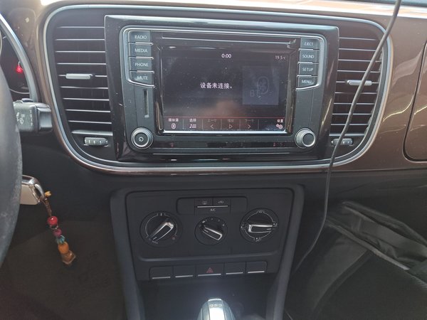 Volkswagen Beetle 2015, 146000 км, за 8704 USD