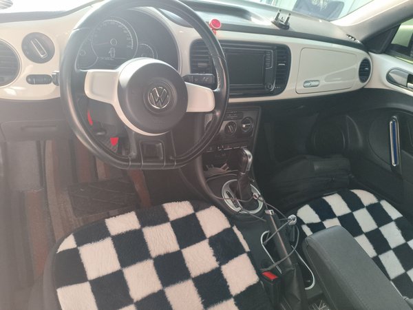 Volkswagen Beetle 2015, 83000 км, за 11340 USD - фото 9