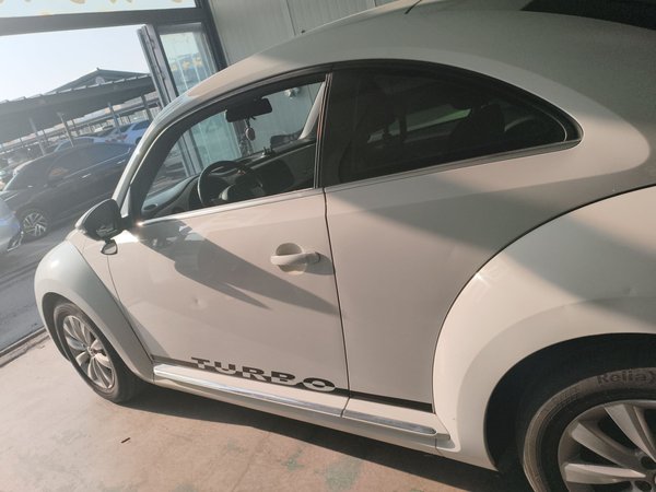 Volkswagen Beetle 2015, 83000 км, за 11340 USD