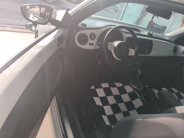 Volkswagen Beetle 2015, 83000 км, за 11340 USD - фото 15