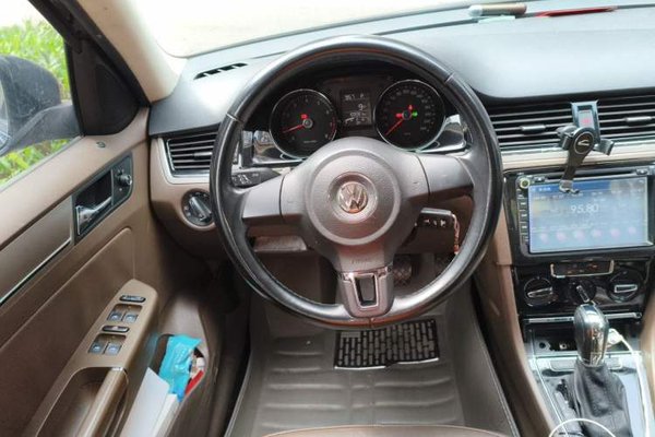 Volkswagen Bora 2014, 109000 км, за 3815 USD