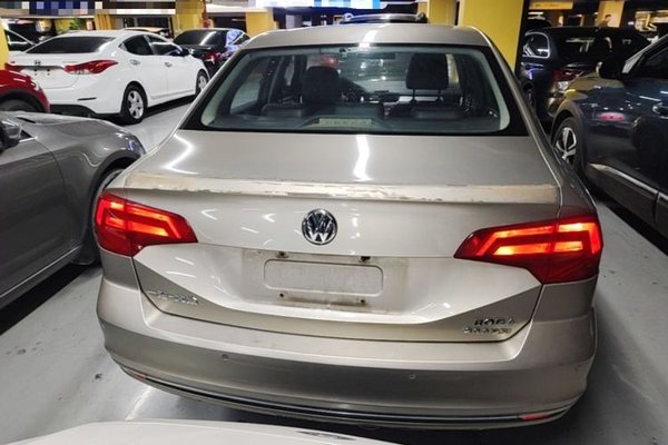 Volkswagen Bora 2017, 137300 км, за 6803 USD