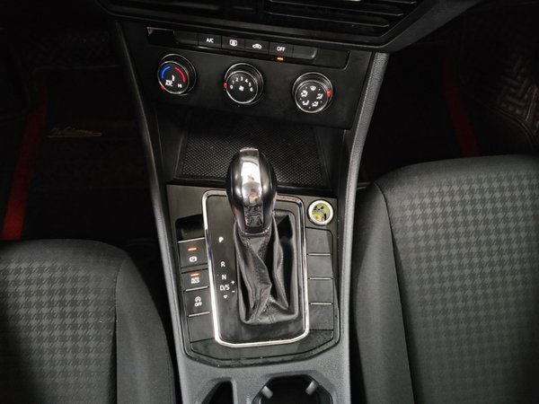 Volkswagen Bora 2021, 49200 км, за 9183 USD - фото 17