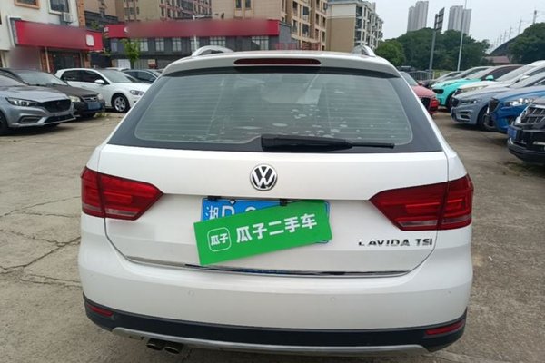 Volkswagen Cross Lavida 2014, 124200 км, за 6299 USD