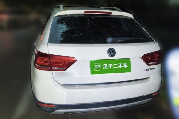 Volkswagen Cross Lavida 2014, 143300 км, за 4848 USD