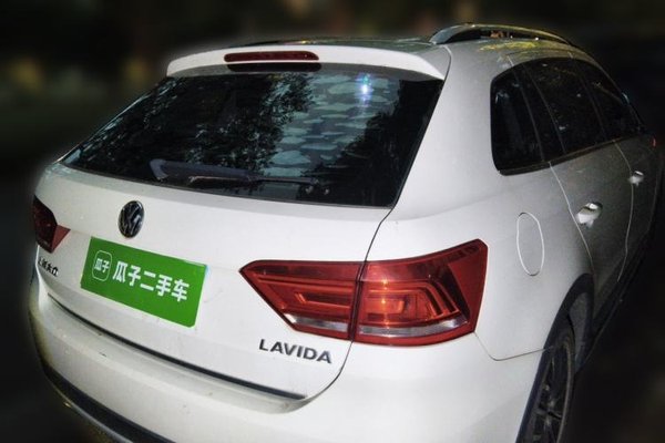 Volkswagen Cross Lavida 2014, 143300 км, за 4848 USD
