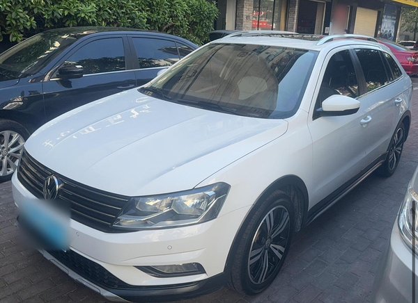 Volkswagen Cross Lavida 2016 1.6L Automatic Comfort Edition