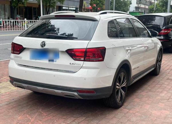 Volkswagen Cross Lavida 2016 1.6L Automatic Comfort Edition, 2016 года