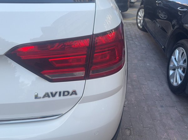 Volkswagen Cross Lavida 2016, 103800 км, за 6565 USD