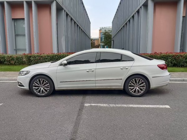 Volkswagen CC 2016, 131900 км, за 9390 USD