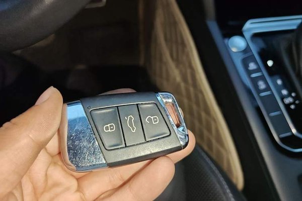 Volkswagen FAW-Volkswagen CC 2019, 79400 км, за 12658 USD - фото 20