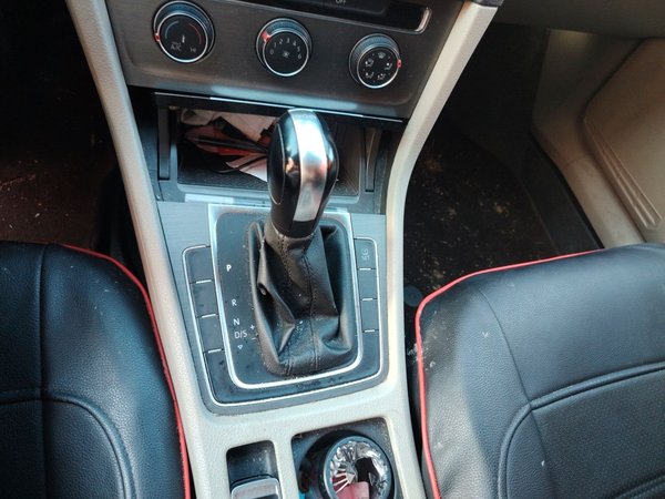 Volkswagen Golf 2015, 170600 км, за 6045 USD