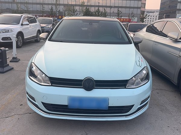 Volkswagen Golf 2016 230TSI Automatic Luxury Version, 2016 года