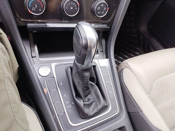 Volkswagen Golf 2017, 159500 км, за 9317 USD - фото 12