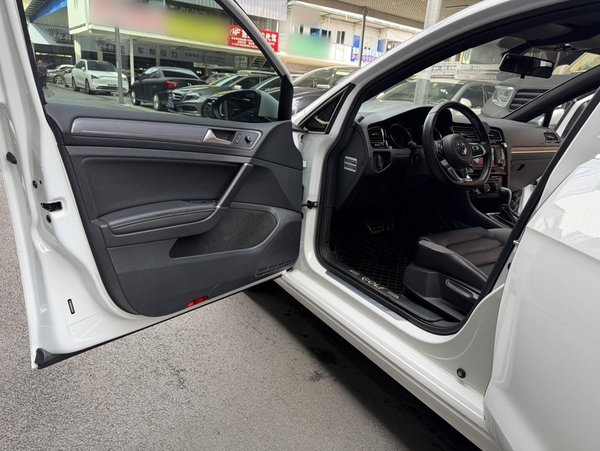 Volkswagen Golf 2017, 88700 км, за 10554 USD - фото 31