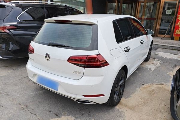 Volkswagen Golf 2018, 117200 км, за 9666 USD